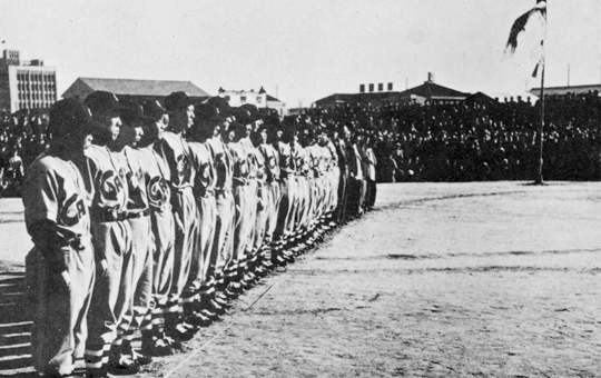 The Carp are introduced in 1950. The team, built up of misfits that Ishimoto gathered through his personal network, won just 41 games in their first season. Photo taken from hiroshimaforpeace.com; credit: Chugoku Shimbun 