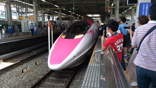 もう乗った?大人気ハローキティ新幹線を広島駅で見てきました!