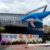マリホ水族館の目印　青いクジラ